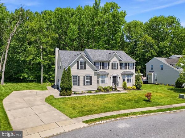 4 TAISLEY LANE, BURLINGTON, NJ 08016