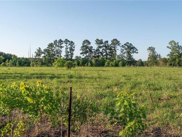 HENRY WHITE Road , Albany, LA 70711