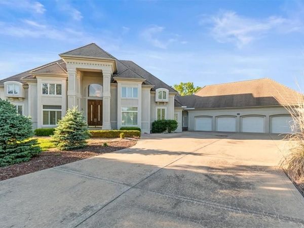 1601 NW Arrowhead Trail, Blue Springs, MO 64015
