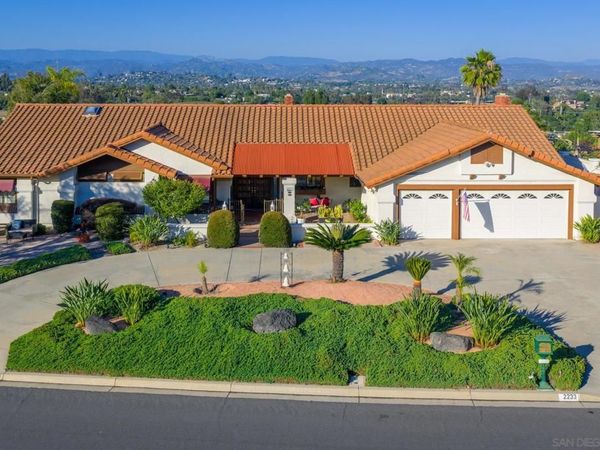 2233 Cortina Circle, Escondido, CA 92029