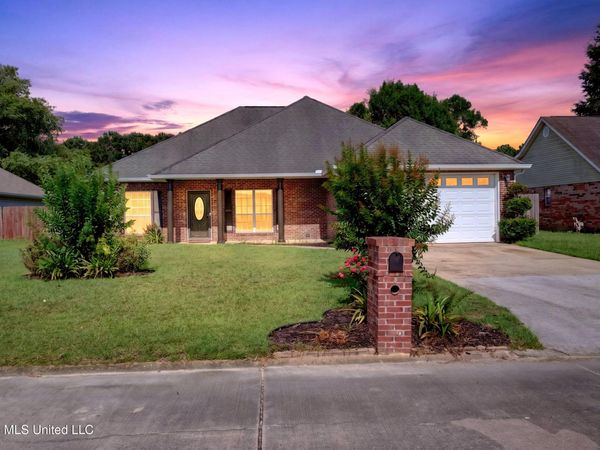 7621 Falcon Circle, Ocean Springs, MS 39564