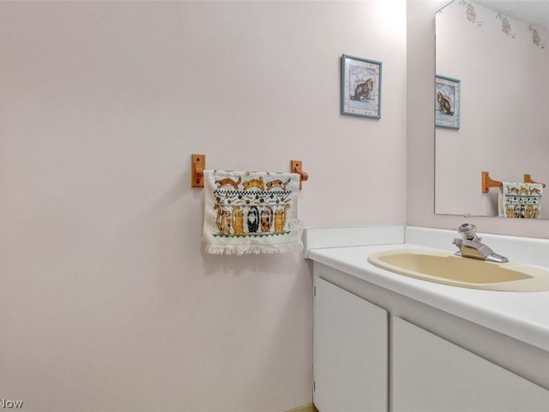 4310 Hyde Park, Unit 4, North Olmsted, OH 44070 Photo 13