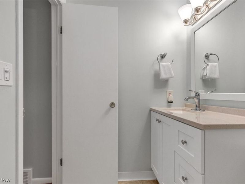 4310 Hyde Park, Unit 4, North Olmsted, OH 44070 Photo 18