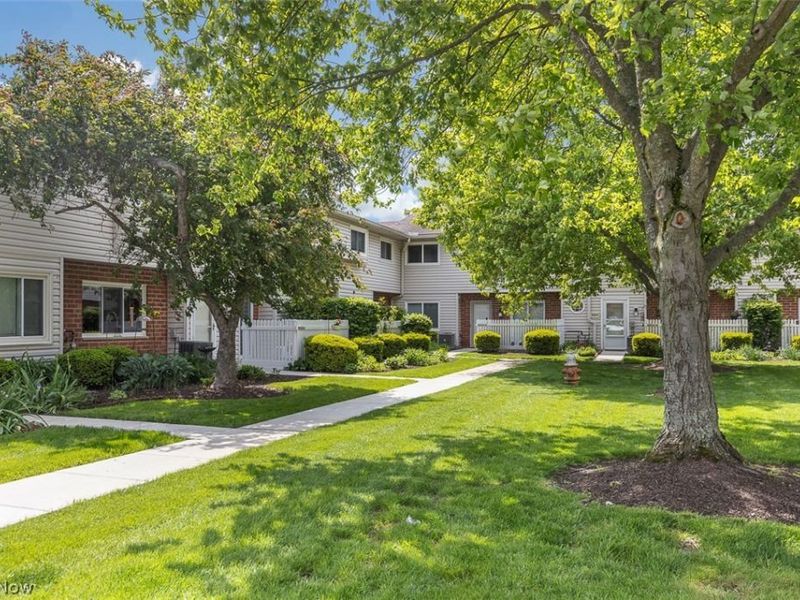 4310 Hyde Park, Unit 4, North Olmsted, OH 44070 Photo 2