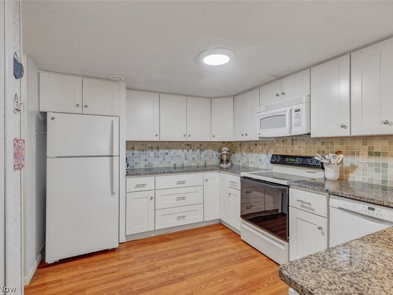 4310 Hyde Park, Unit 4, North Olmsted, OH 44070 Photo 4