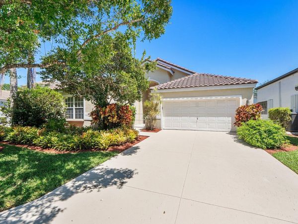 2016 Island Circle, Weston, FL 33326