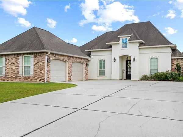 2473 DIXIE Drive , Covington, LA 70435