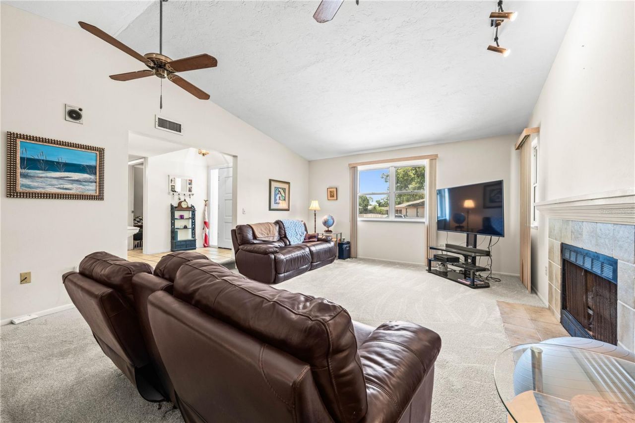 4424 Meadow Creek Circle , Sarasota, FL 34233 Photo