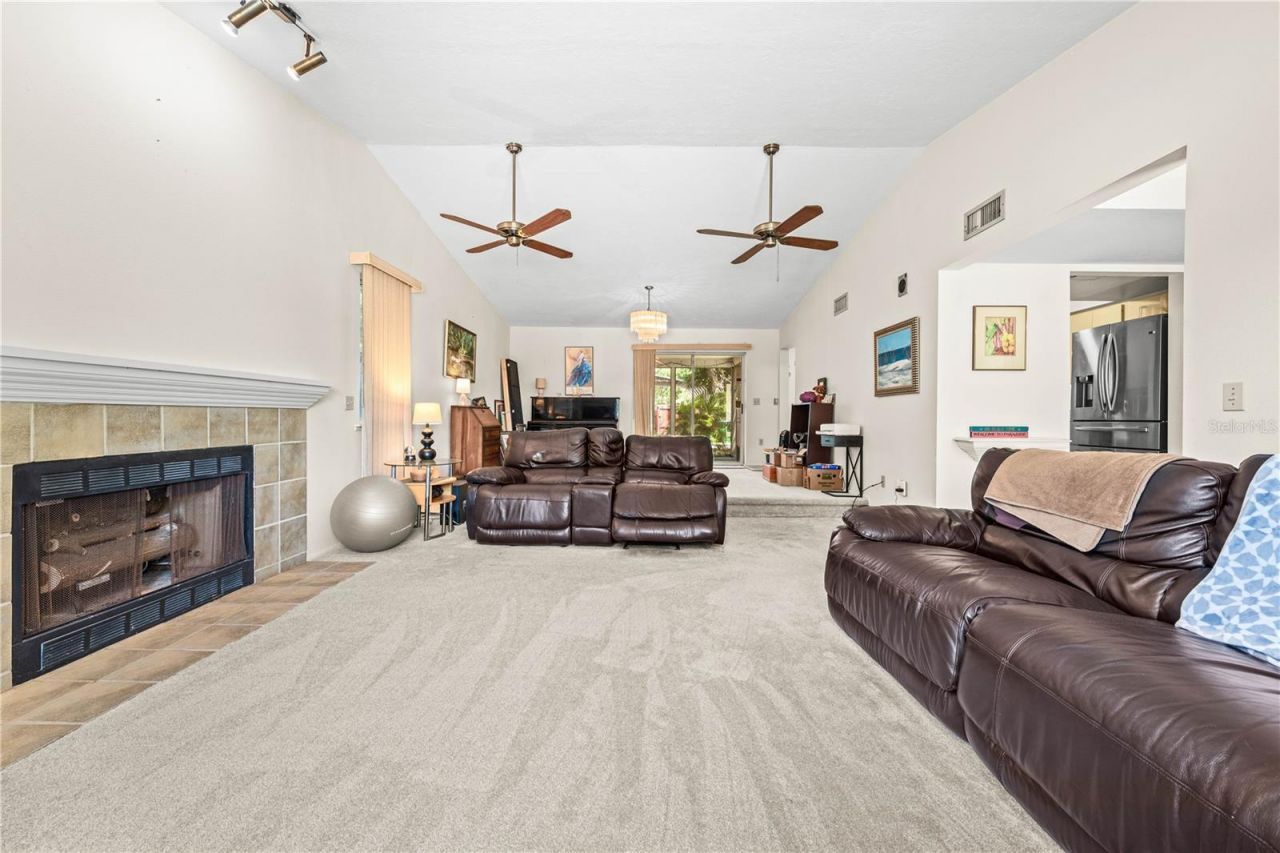 4424 Meadow Creek Circle , Sarasota, FL 34233 Photo
