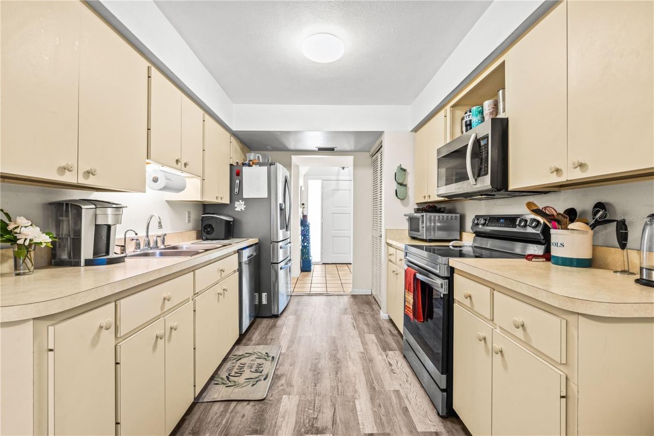 4424 Meadow Creek Circle , Sarasota, FL 34233 Photo