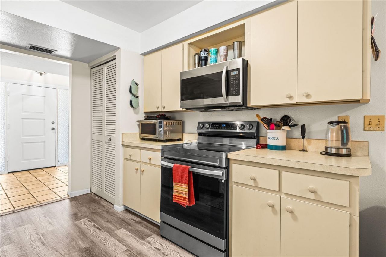 4424 Meadow Creek Circle , Sarasota, FL 34233 Photo