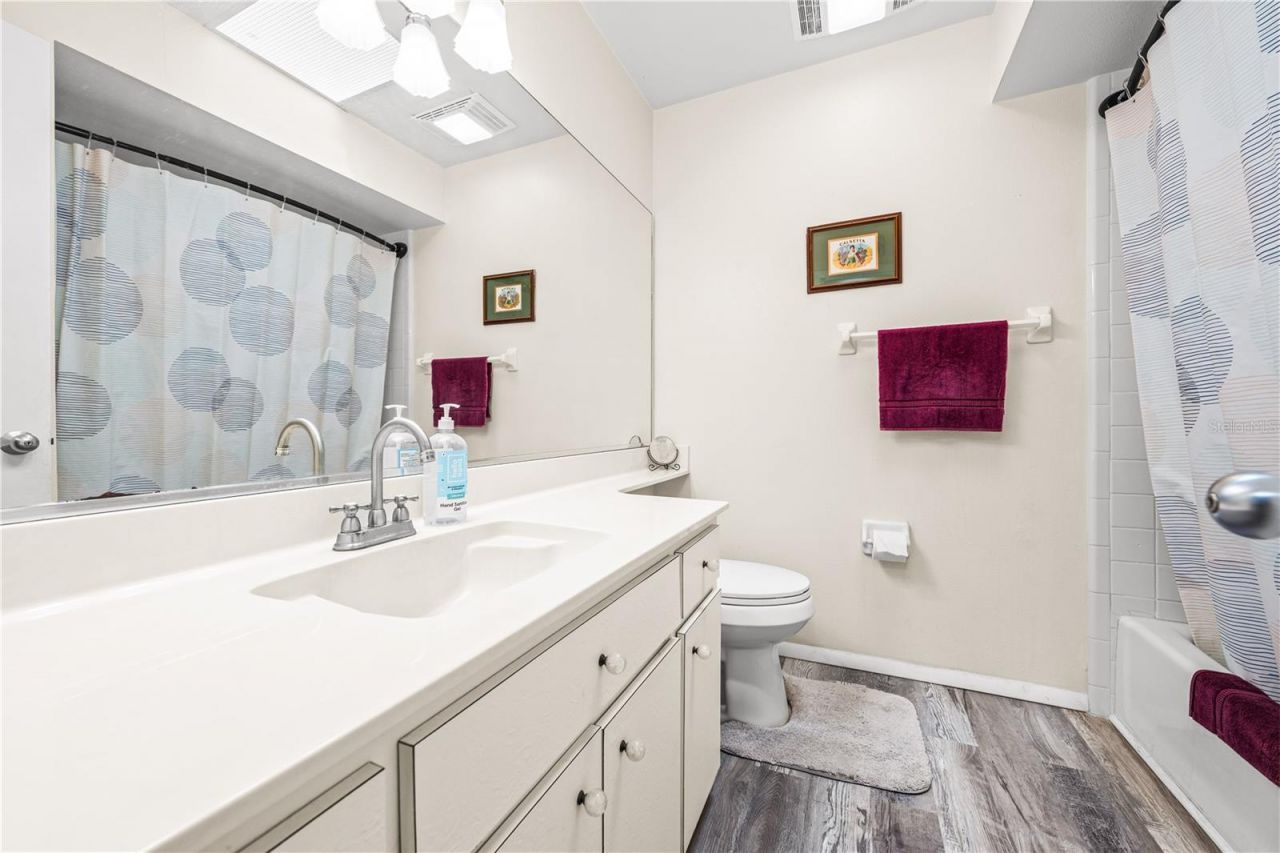 4424 Meadow Creek Circle , Sarasota, FL 34233 Photo
