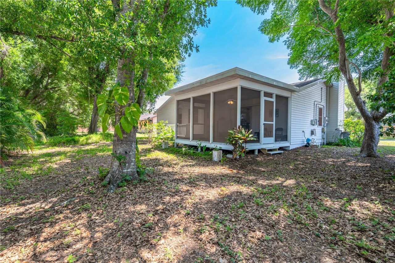 4424 Meadow Creek Circle , Sarasota, FL 34233 Photo