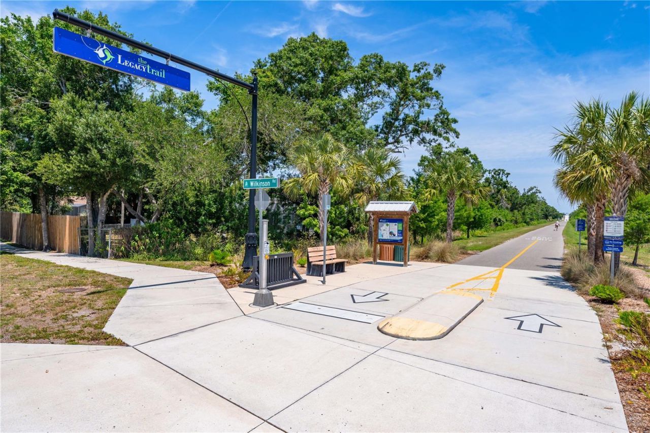 4424 Meadow Creek Circle , Sarasota, FL 34233 Photo