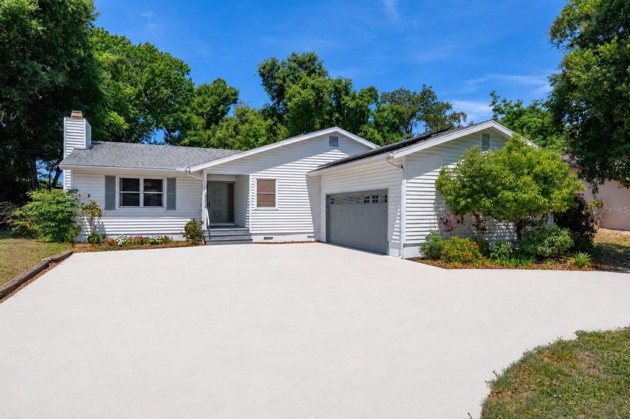 4424 Meadow Creek Circle , Sarasota, FL 34233 Photo
