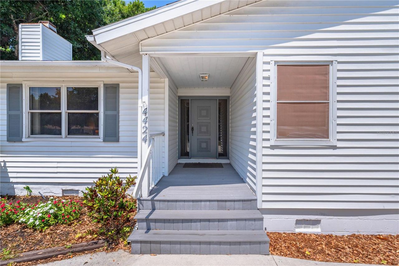 4424 Meadow Creek Circle , Sarasota, FL 34233 Photo