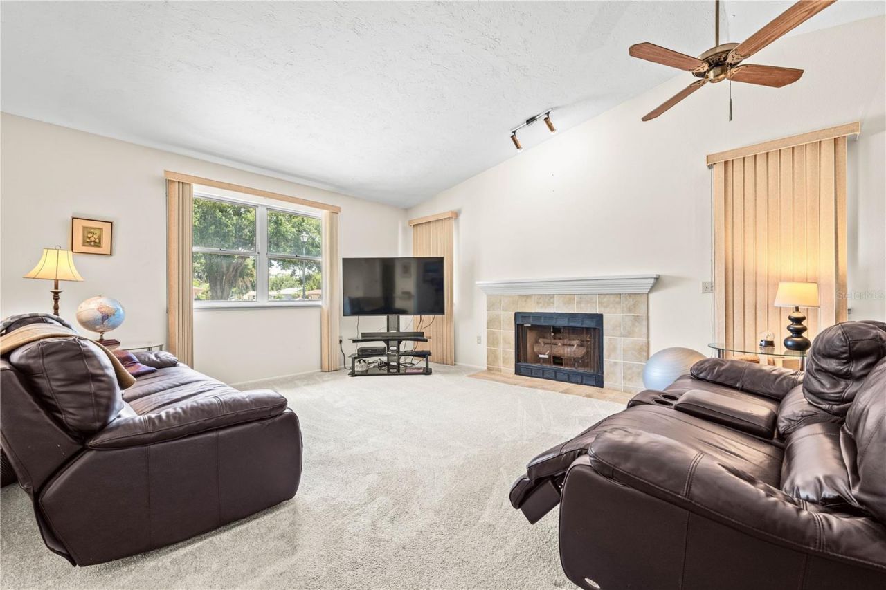 4424 Meadow Creek Circle , Sarasota, FL 34233 Photo