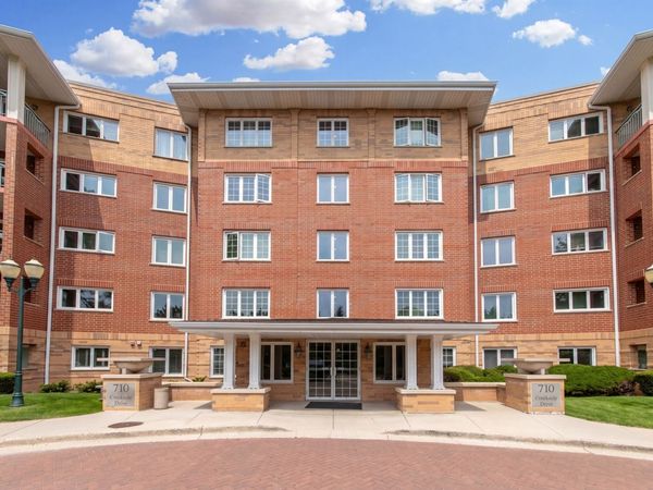 710 Creekside Drive , Unit 302, Mount Prospect, IL 60056