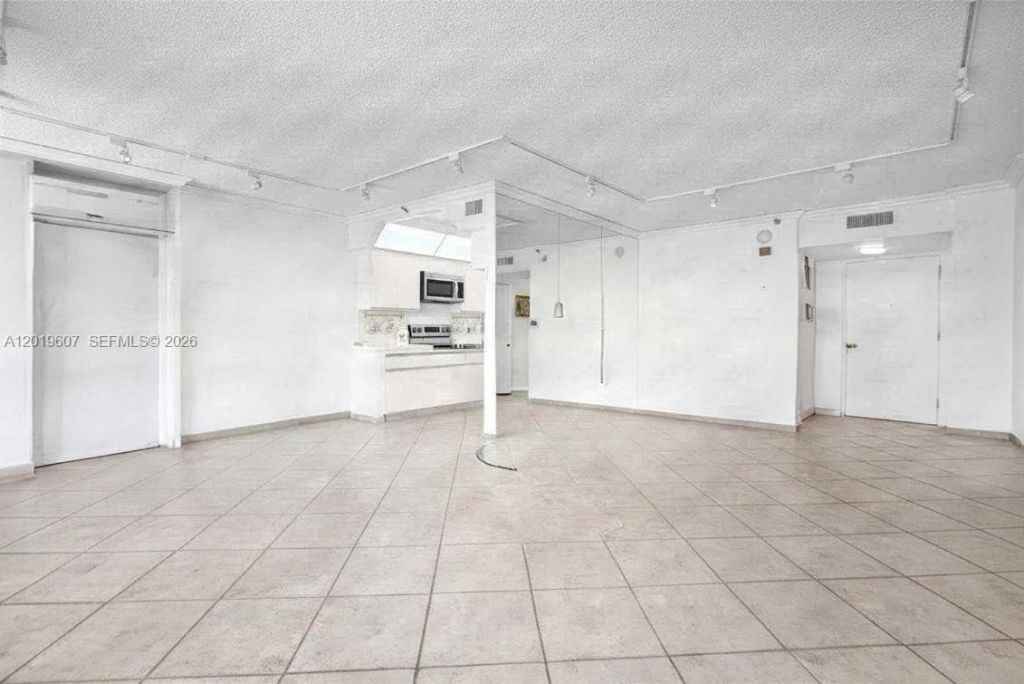 19667 Turnberry Way, Unit 6C, Aventura, FL 33180 Photo