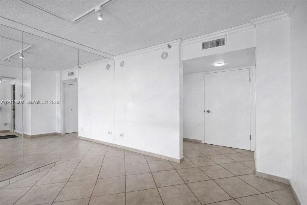 19667 Turnberry Way, Unit 6C, Aventura, FL 33180 Photo