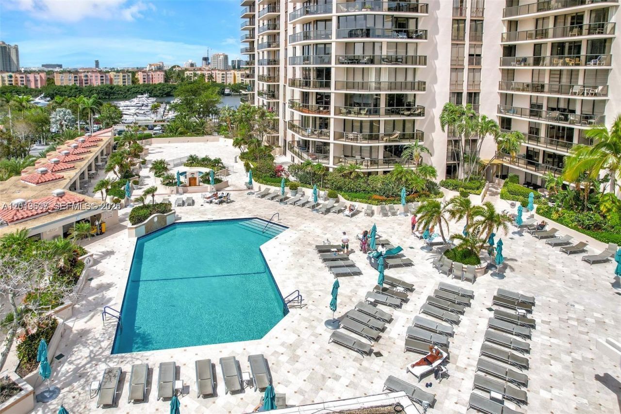 19667 Turnberry Way , Unit 6C, Aventura, FL 33180 Photo