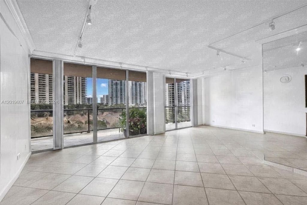 19667 Turnberry Way, Unit 6C, Aventura, FL 33180 Photo