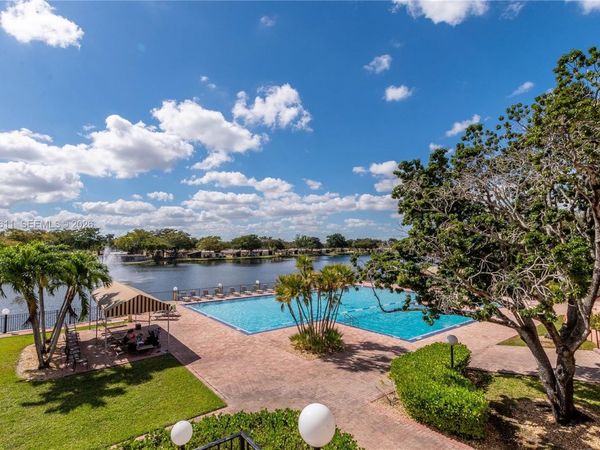 300 Berkley Rd , Unit 212, Hollywood, FL 33024