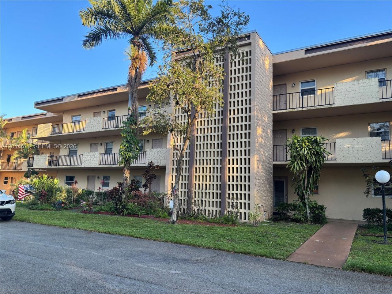300 Berkley Rd, Unit 212, Hollywood, FL 33024 Photo