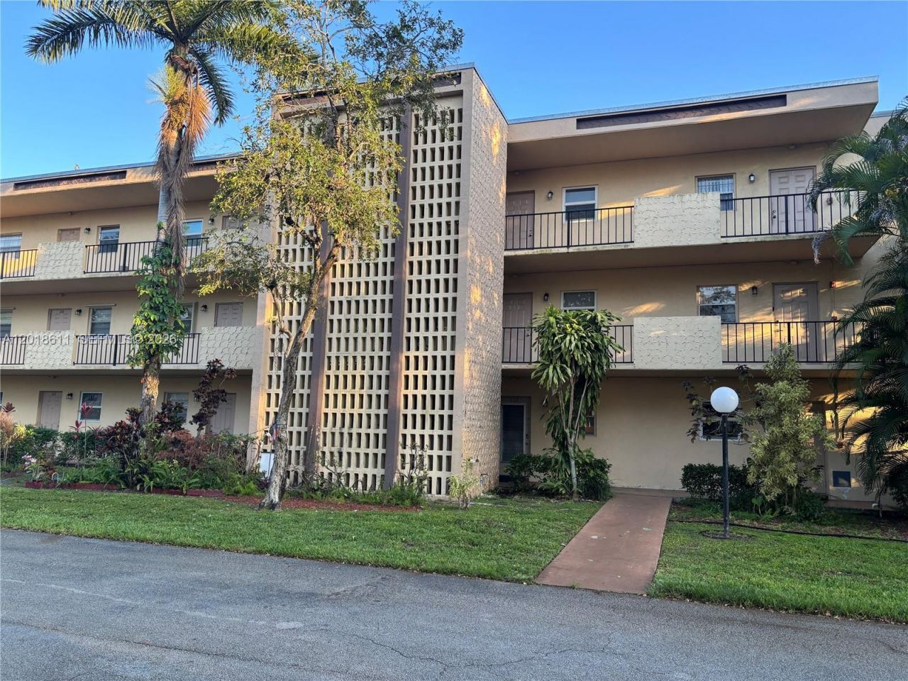 300 Berkley Rd, Unit 212, Hollywood, FL 33024 Photo