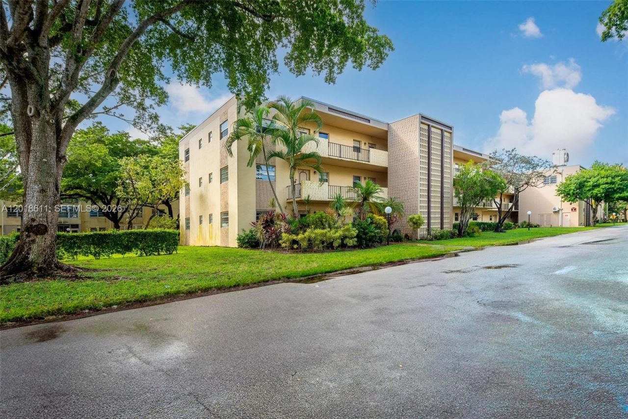 300 Berkley Rd, Unit 212, Hollywood, FL 33024 Photo