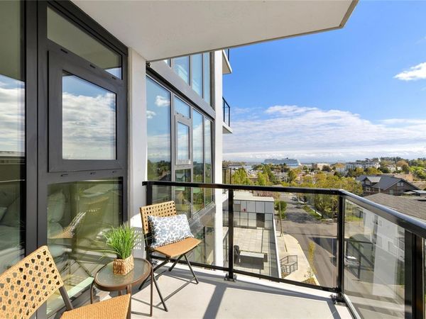 899 Esquimalt Ave, Unit #304, Esquimalt, BC V9A 3M5