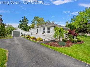 8529 Munrovia Street, Shelby Twp, MI 48317