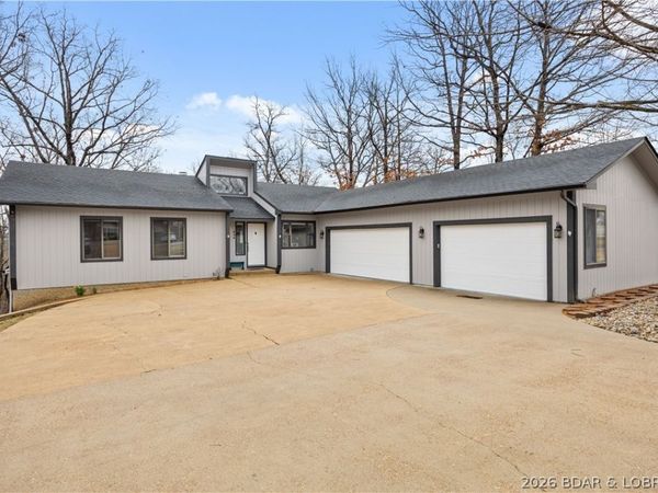 434 Cherokee Road , Lake Ozark, MO 65049