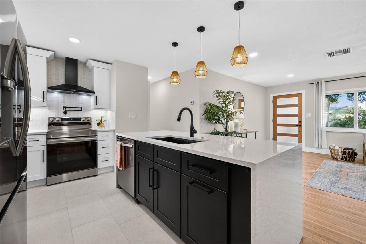 3008 Jackson Street N, Saint Petersburg, FL 33704 Photo