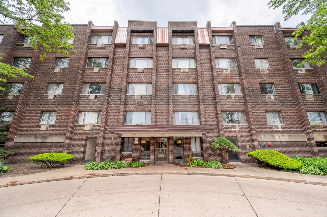 8455 W Leland Avenue, Unit 205, Chicago, IL 60656 Main Photo