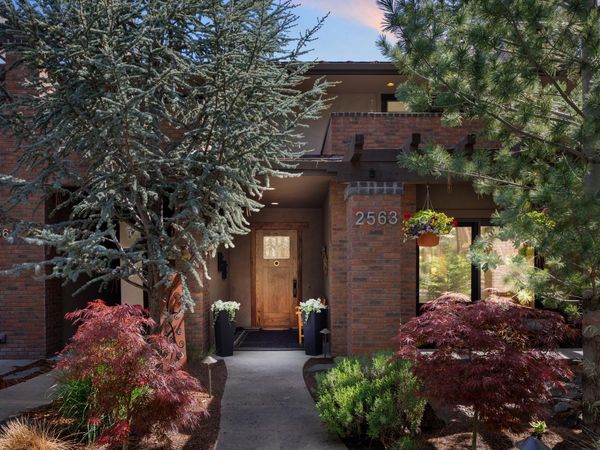 2563 NW Crossing Drive, Bend, OR 97703