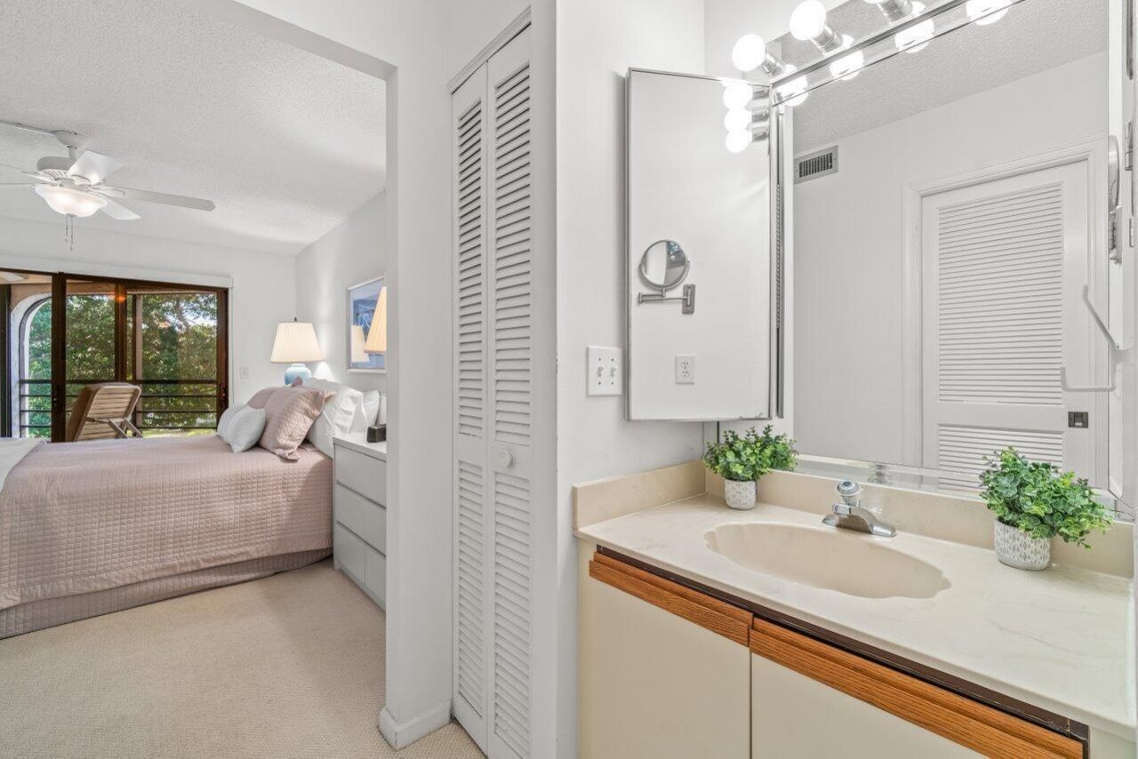 5380 Cedar Lake Drive, Unit 303, Boynton Beach, FL 33437 Photo