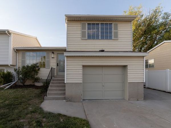1394 W TWIN OAKS DR , West Jordan, UT 84088