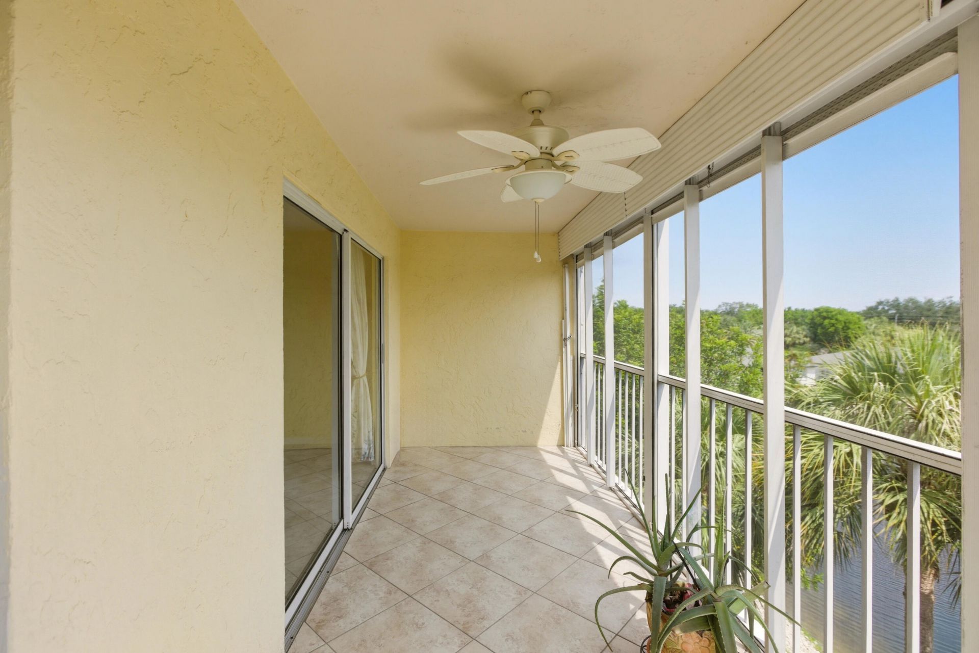 3146 Via Poinciana, Unit 407, Greenacres, FL 33467 Photo