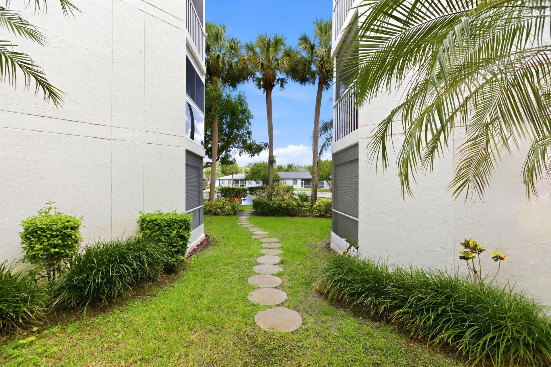 3146 Via Poinciana, Unit 407, Greenacres, FL 33467 Photo