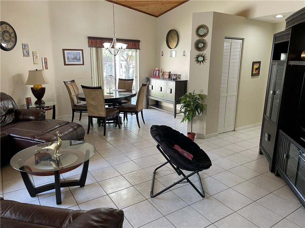 1231 SW 112th Avenue, Pembroke Pines, FL 33025 Photo