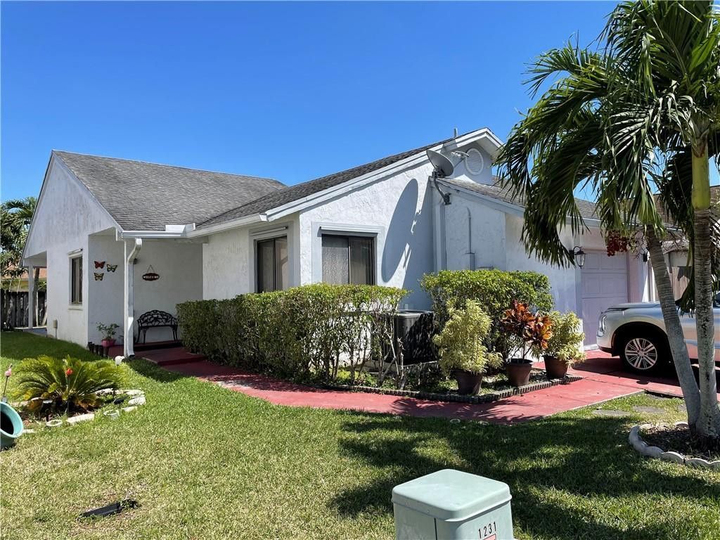 1231 SW 112th Avenue, Pembroke Pines, FL 33025 Photo