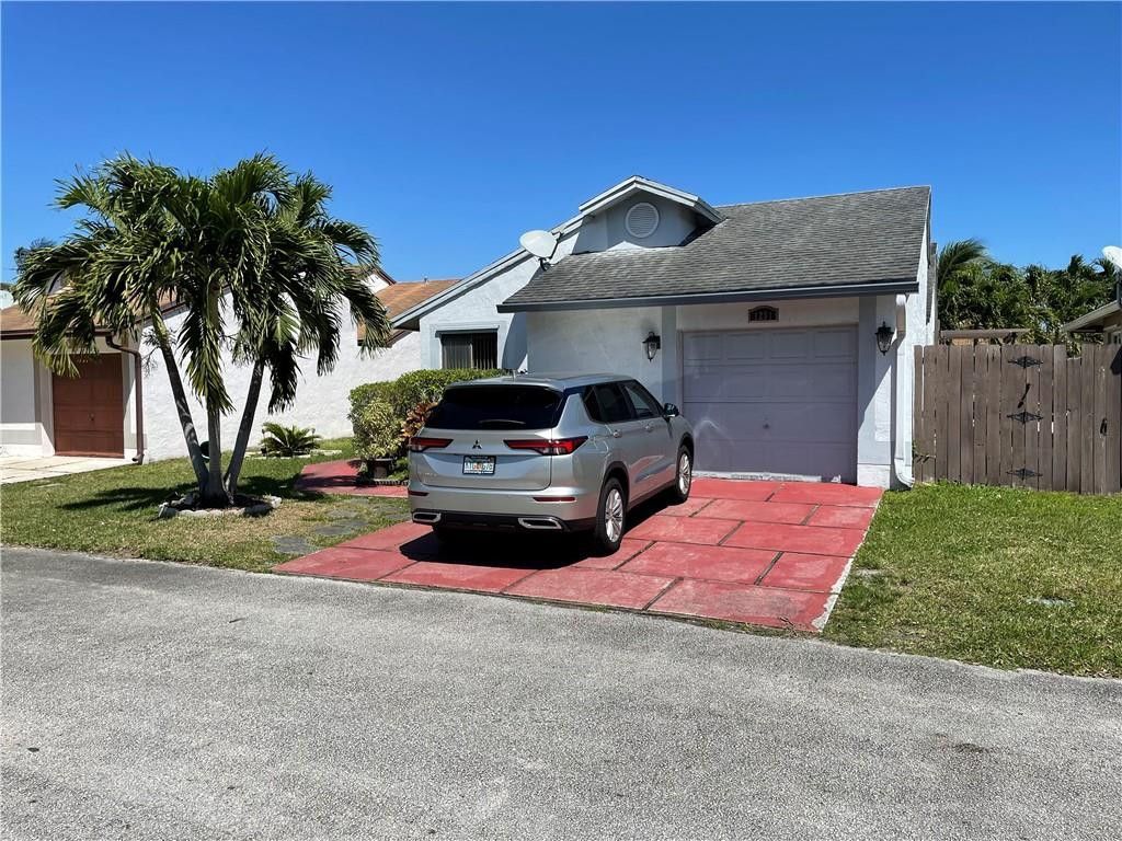 1231 SW 112th Avenue, Pembroke Pines, FL 33025 Photo