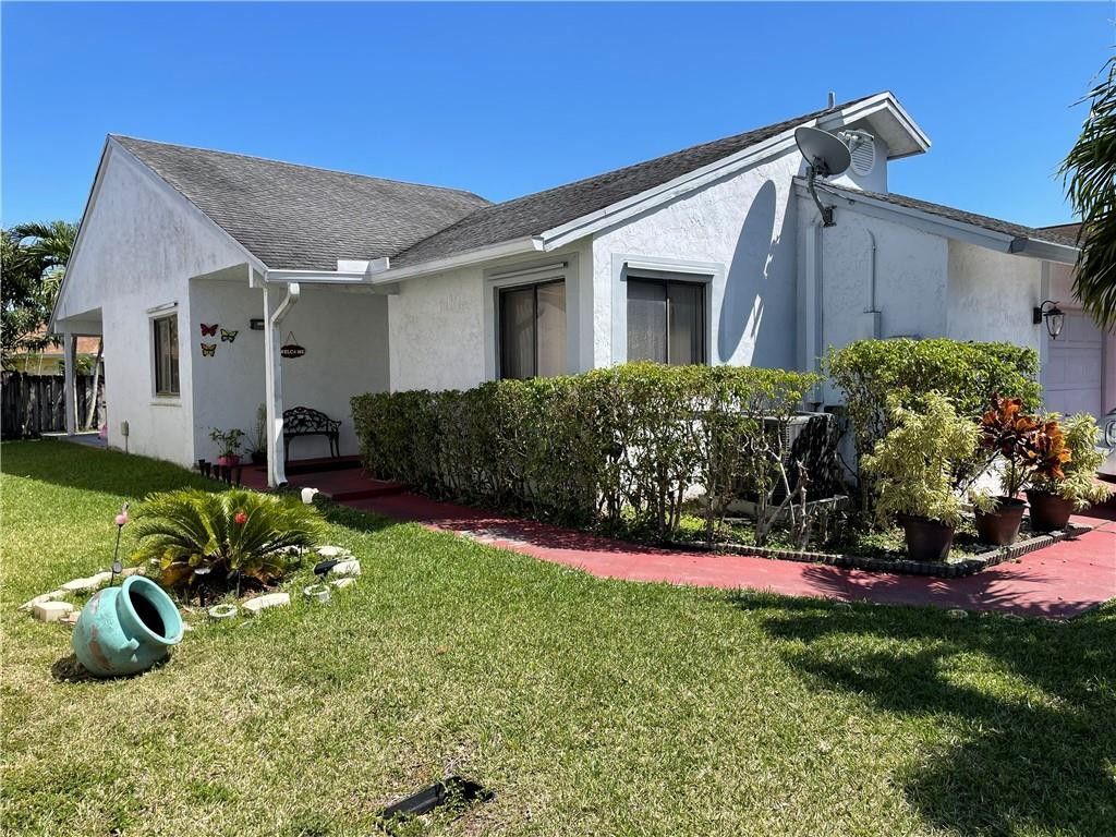 1231 SW 112th Avenue, Pembroke Pines, FL 33025 Photo