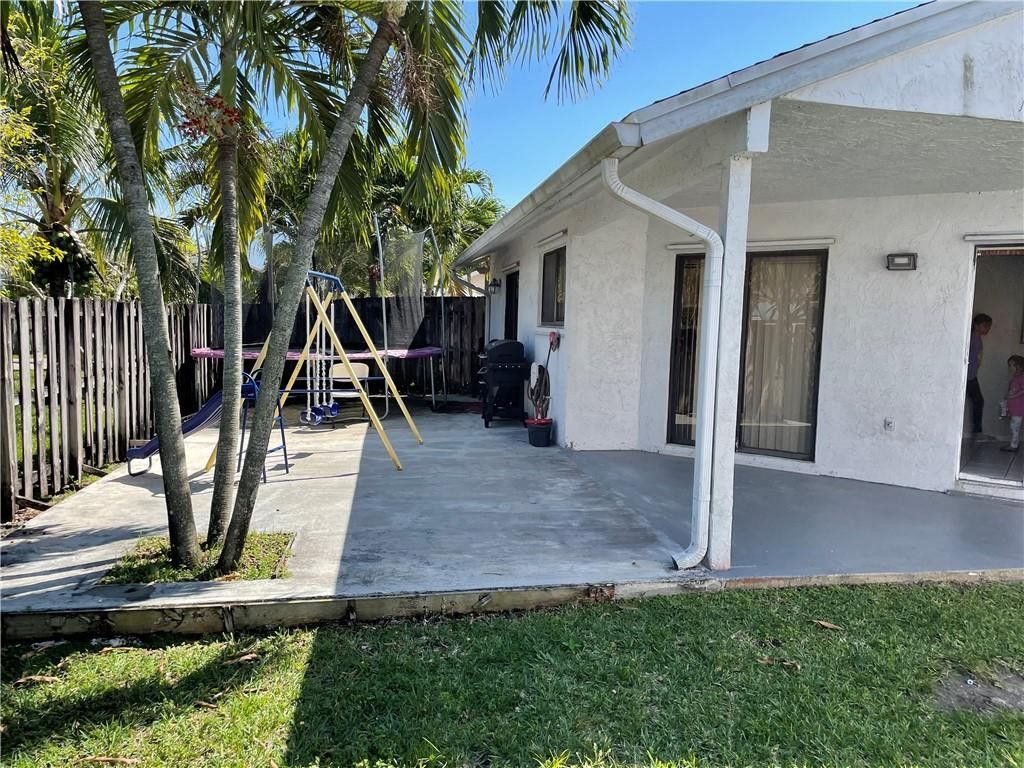 1231 SW 112th Avenue, Pembroke Pines, FL 33025 Photo