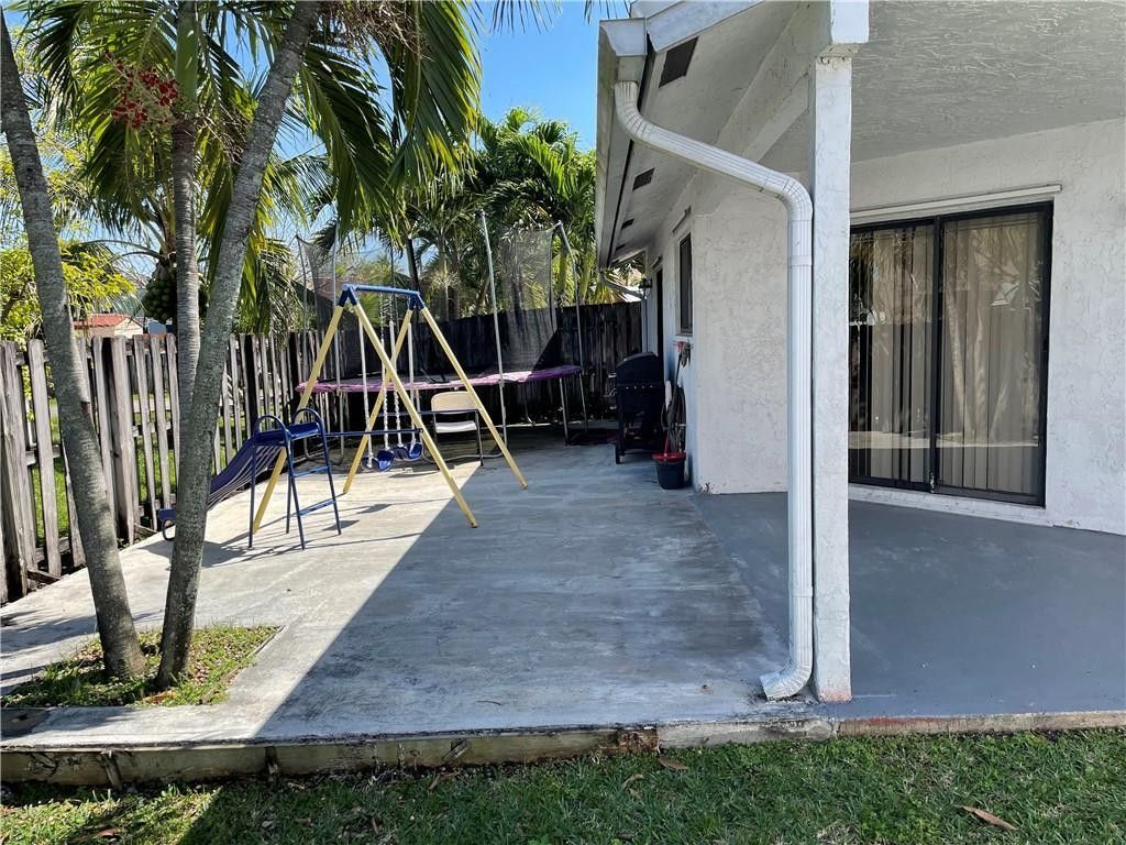 1231 SW 112th Avenue, Pembroke Pines, FL 33025 Photo