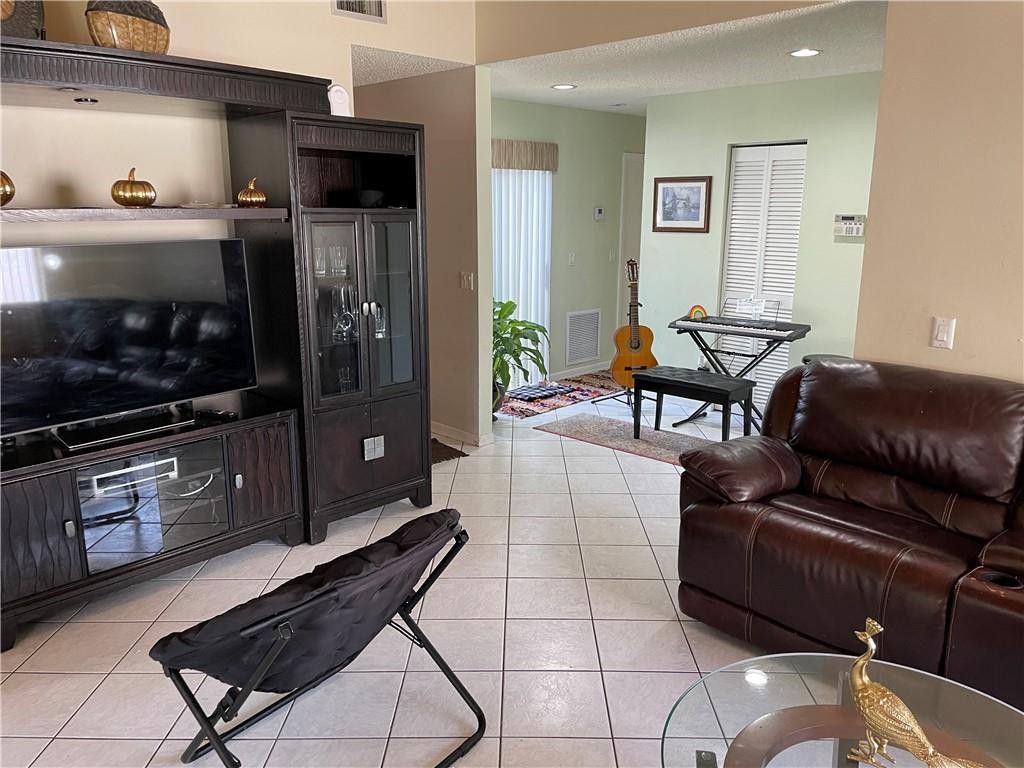 1231 SW 112th Avenue, Pembroke Pines, FL 33025 Photo