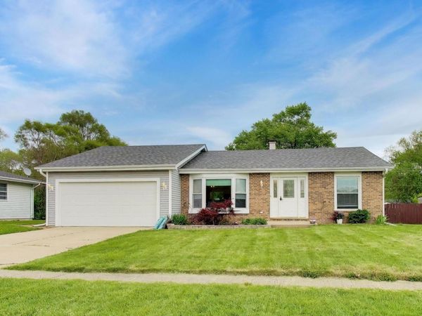 1410 N Scully Drive , McHenry, IL 60050