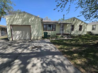 2419 Grand Island Avenue, Grand Island, NE 68803