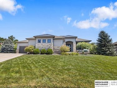 5507 S 208 Circle, Elkhorn, NE 68022
